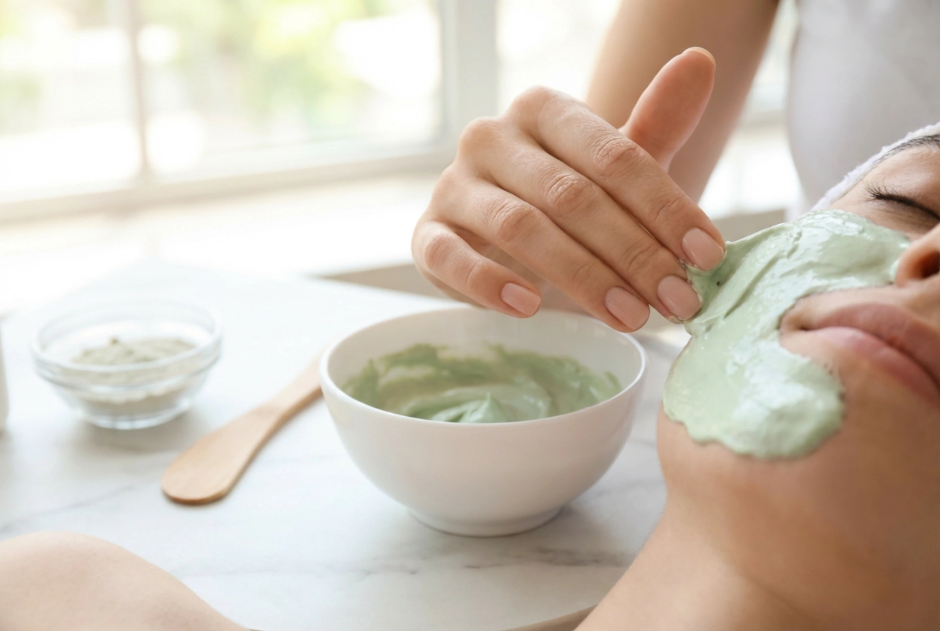 Algenmasker voor het gezicht: hoe bereid je alginaat voor en verwijder je het masker correct
