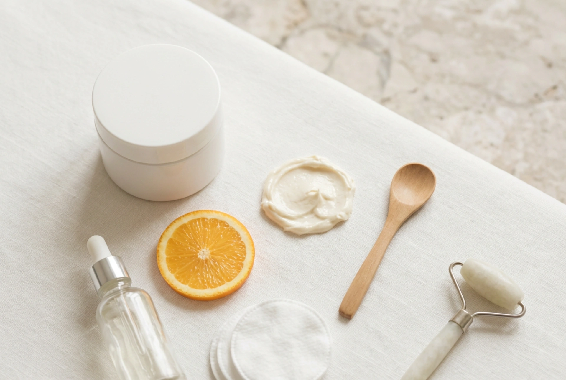 Vitamine C-masker: hoe te gebruiken en waarmee te combineren in je huidverzorging