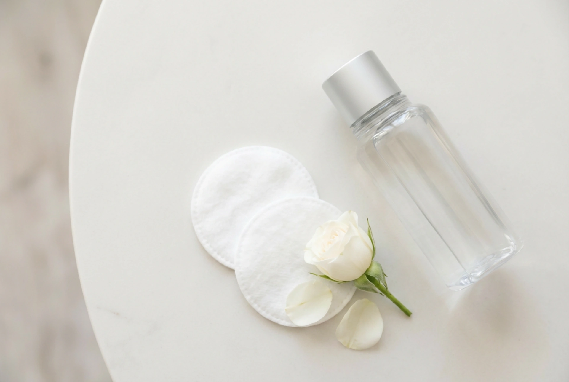 Oogmake-up remover voor zeer gevoelige ogen: hoe te kiezen en te gebruiken