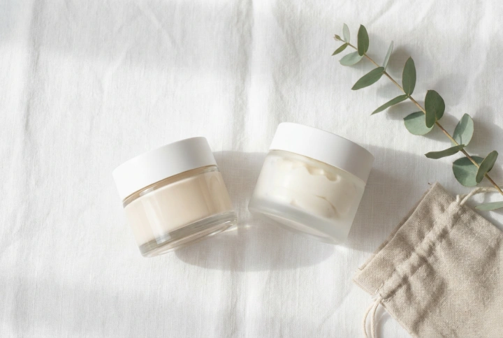 Hydraterende gezichtscrèmes: welke te kiezen voor de dag en welke voor de nacht