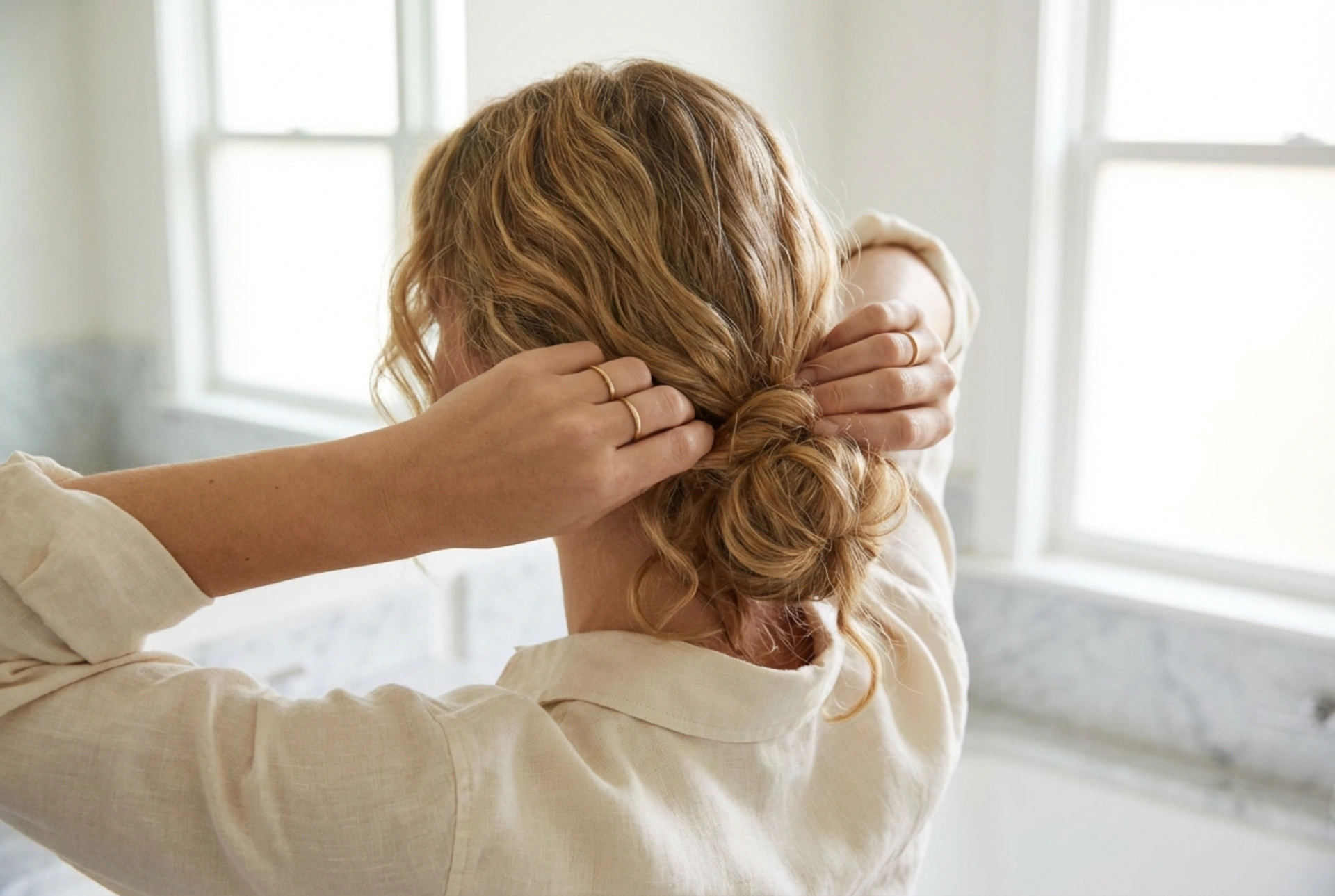 Dagelijkse styling: een kapsel voor halflang haar in een paar stappen