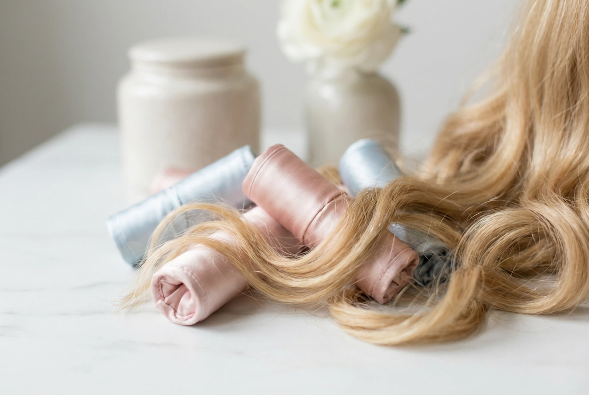 Zijden rollers: comfortabele golven voor de nacht, voorbereiding en bevestiging