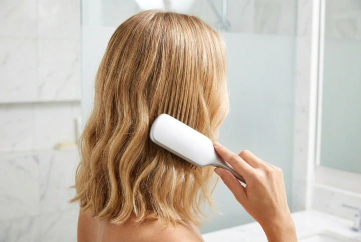 Schouderlang haar en golven: technieken voor zachte styling