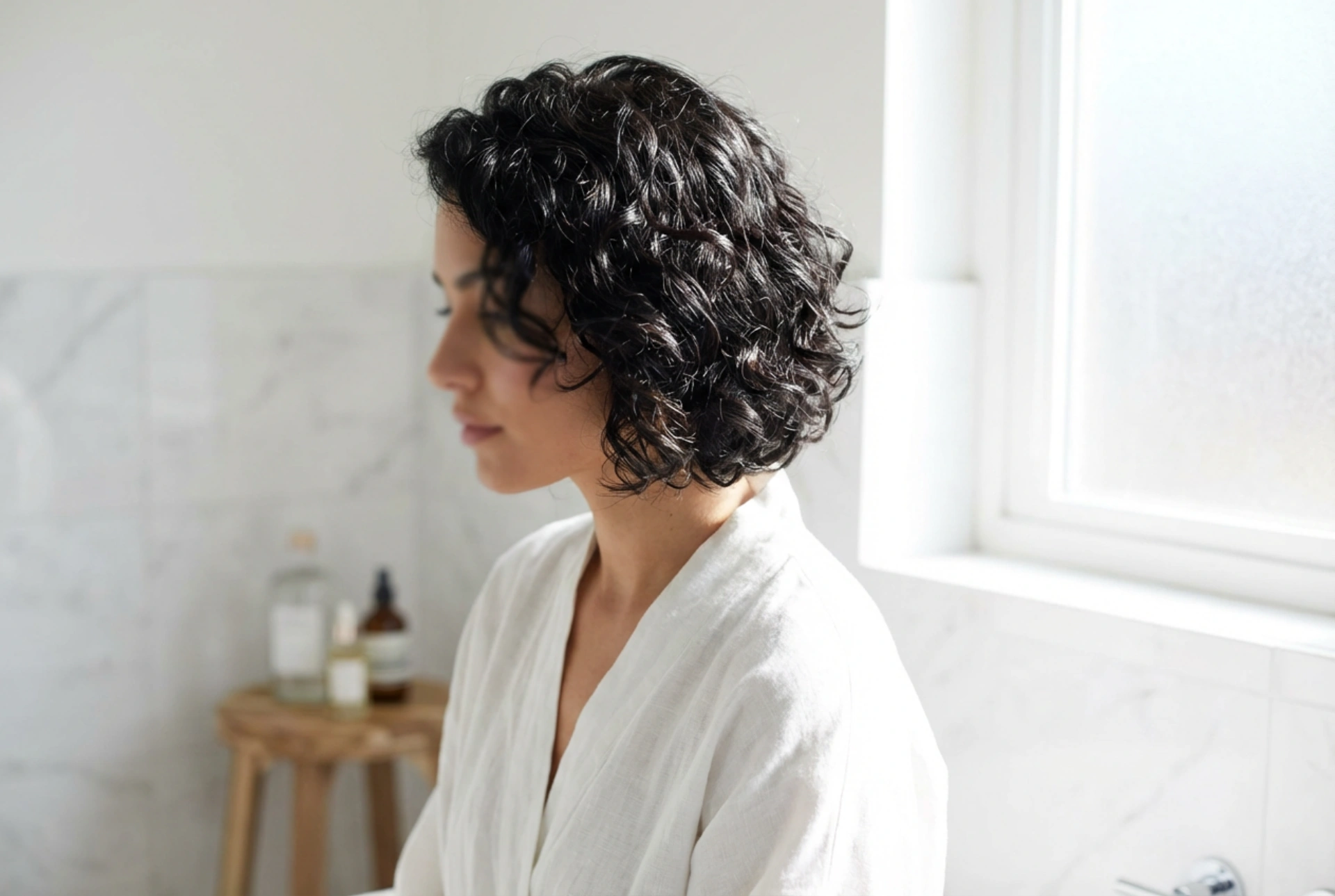 Krullen in kort haar: snelle manieren voor een salonwaardig effect
