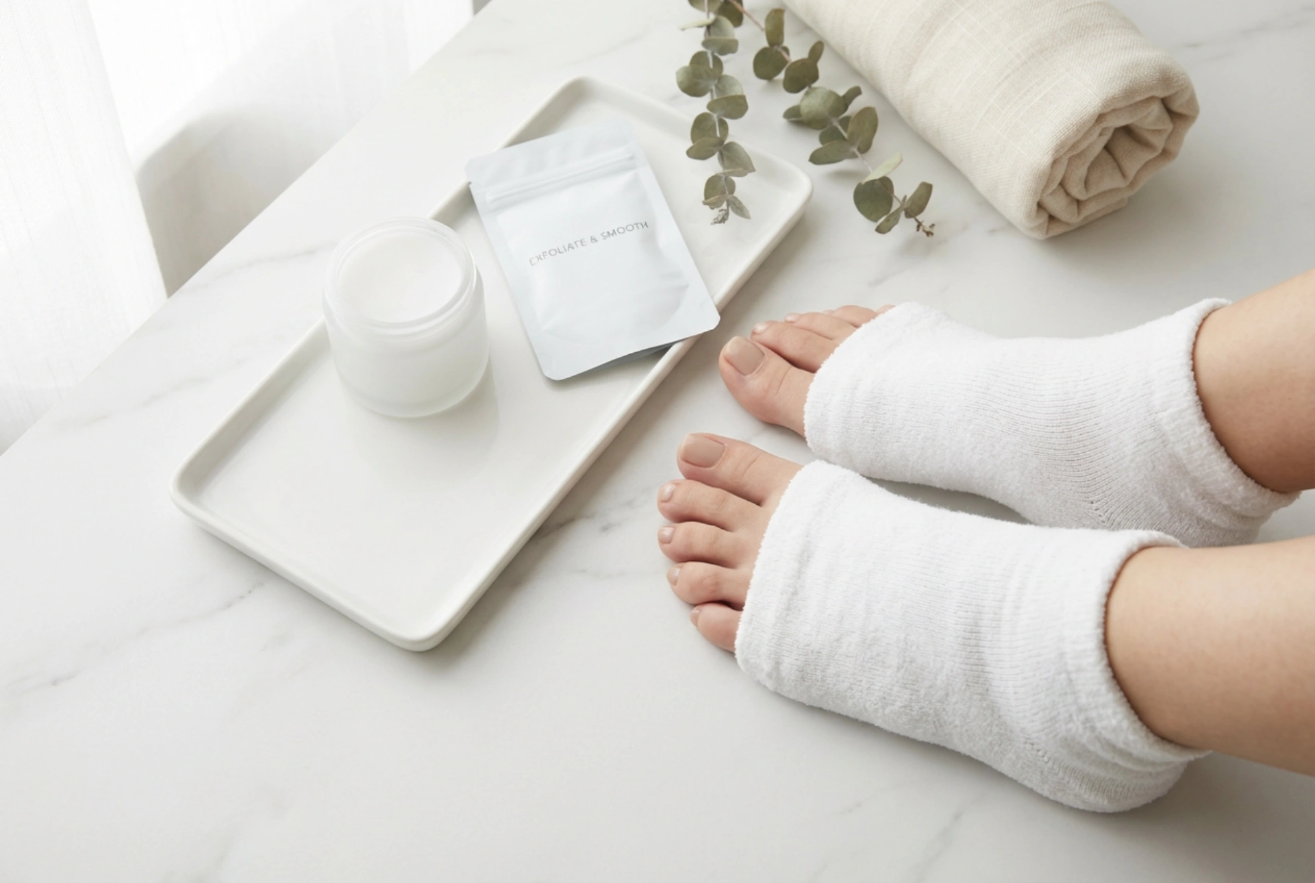 Voetmasker: Hoe exfoliërende en crèmemaskersokken te gebruiken