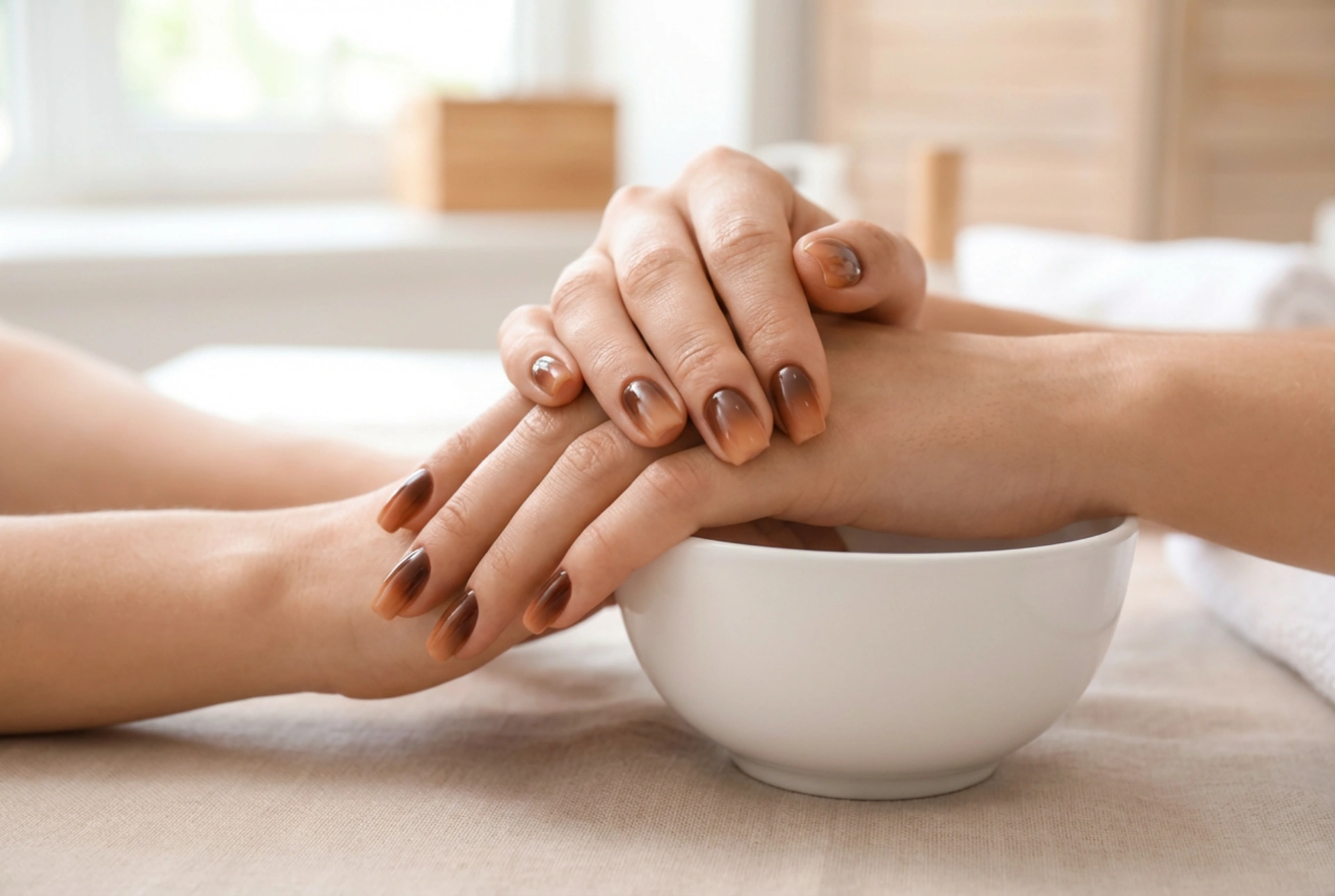 Bruine Ombre Nagels voor de Herfst: Warme Tinten en Schaduweffecten
