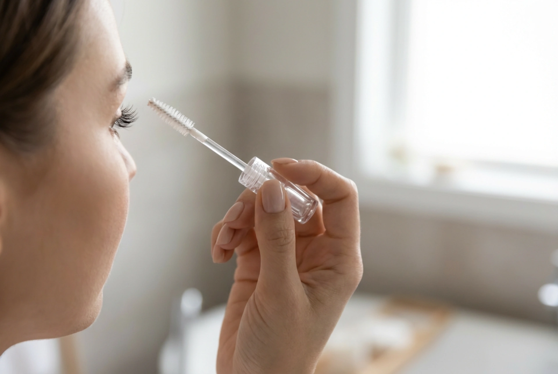 Wimperprimer: wanneer te gebruiken, hoe aan te brengen en waarmee te combineren