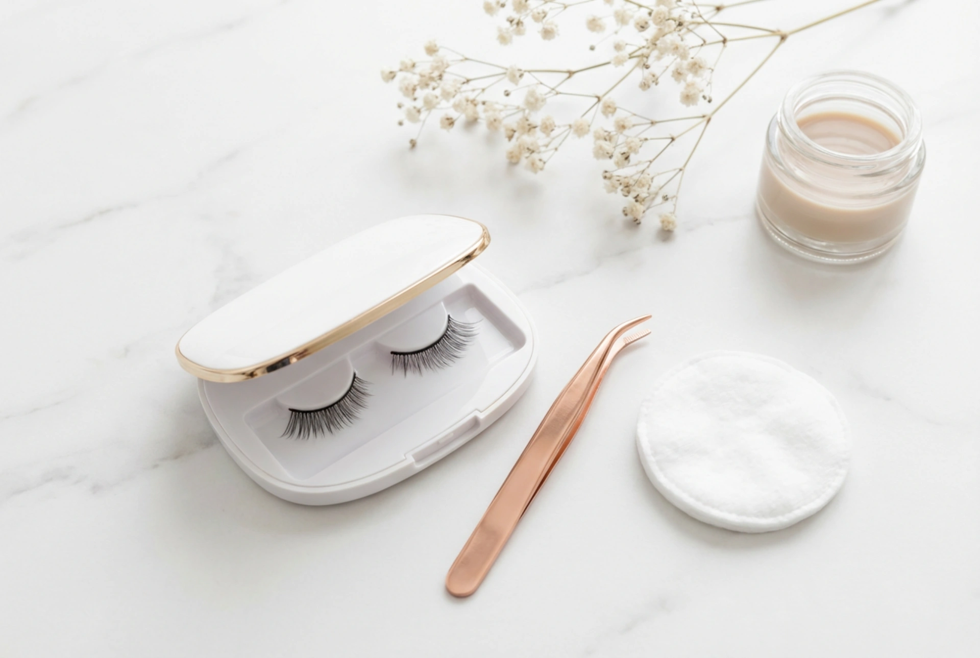 Magnetische wimpers zonder eyeliner: aanbrengen, aanpassen en verzorgen