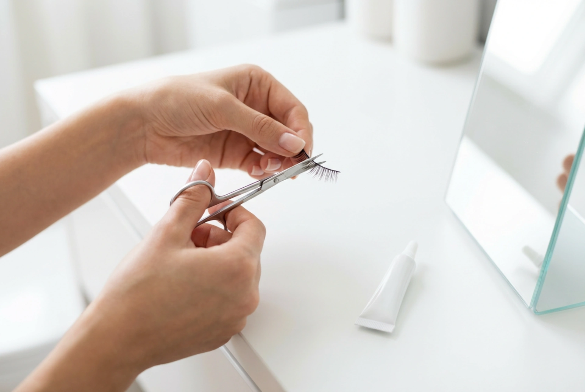 Plakwimpers: hoe je ze knipt, plakt en het effect behoudt