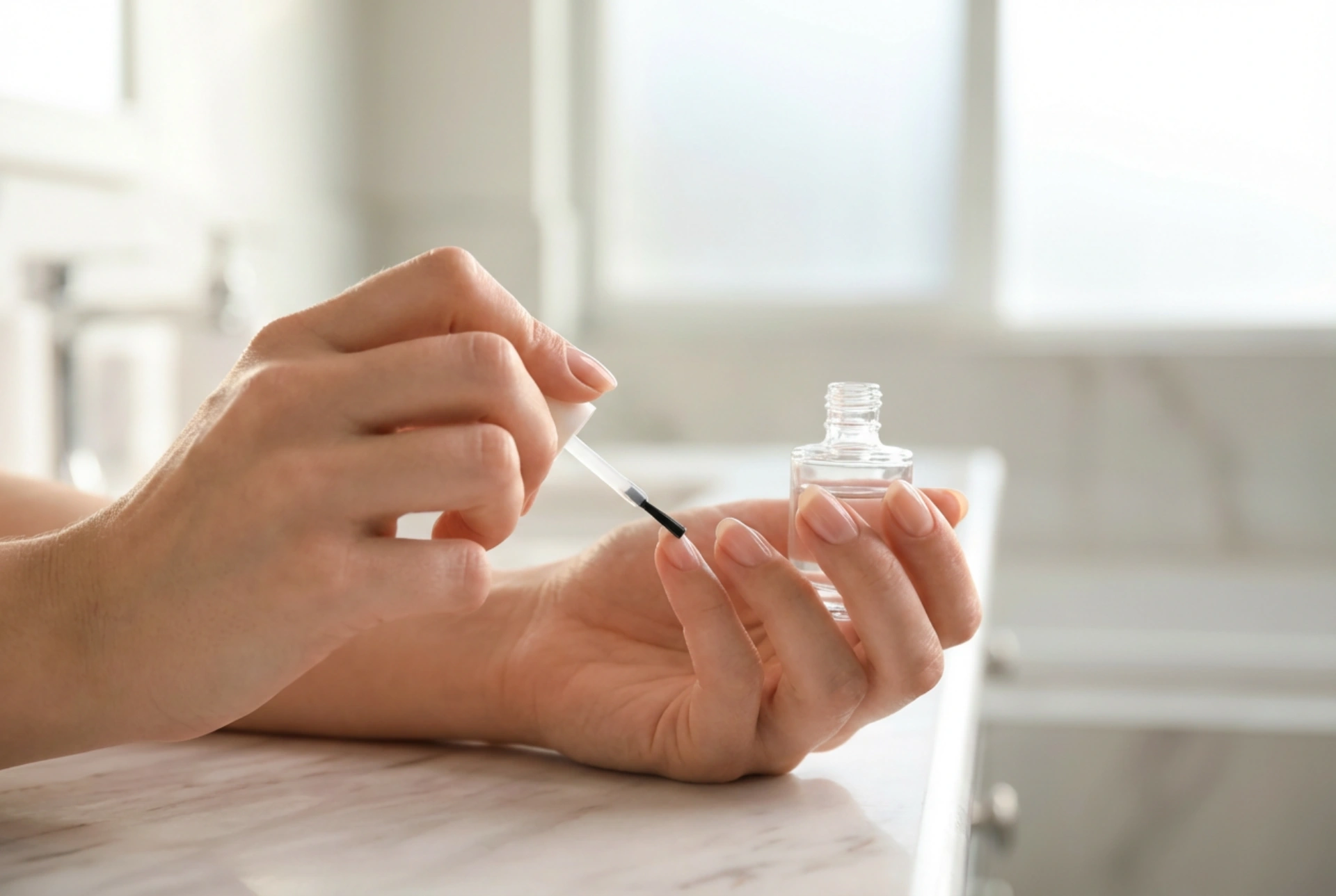 Basecoat voor nagellak: waarom en hoe te gebruiken